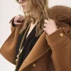 Abrigo corto de lana suave con doble botonadura y diseño cuadrado Abrigo corto de lana suave con doble botonadura y diseño cuadrado