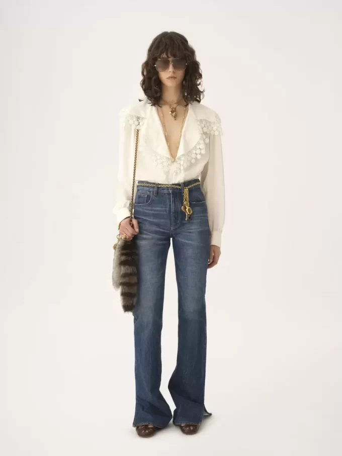 Blusa de cuello largo en jacquard de seda y encaje Blusa de cuello largo en jacquard de seda y encaje