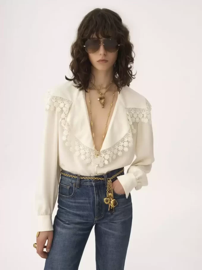 Blusa de cuello largo en jacquard de seda y encaje Blusa de cuello largo en jacquard de seda y encaje