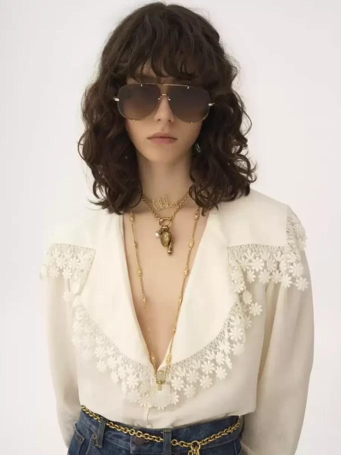 Blusa de cuello largo en jacquard de seda y encaje Blusa de cuello largo en jacquard de seda y encaje