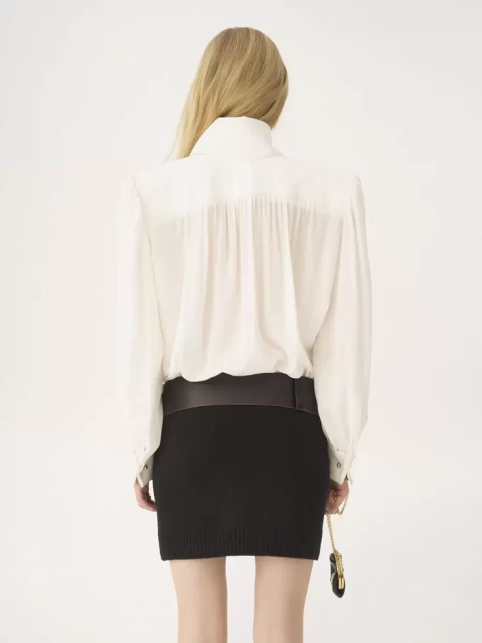 Blusa fruncida con lazo en crepé de China y encaje Blusa fruncida con lazo en crepé de China y encaje