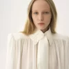 Blusa fruncida con lazo en crepé de China y encaje Blusa fruncida con lazo en crepé de China y encaje