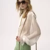Blusa fruncida en muselina de seda y encaje Blusa fruncida en muselina de seda y encaje