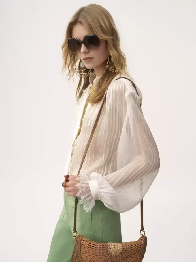 Blusa fruncida en muselina de seda y encaje Blusa fruncida en muselina de seda y encaje