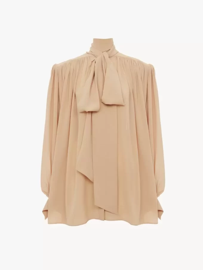 Blusa lavallière fruncida de gran tamaño en crepé de China Blusa lavallière fruncida de gran tamaño en crepé de China