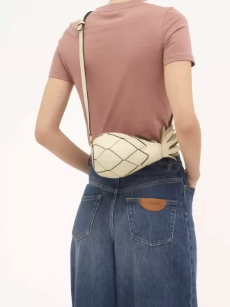 Bolso bandolera de piña en piel granulada Bolso bandolera de piña en piel granulada