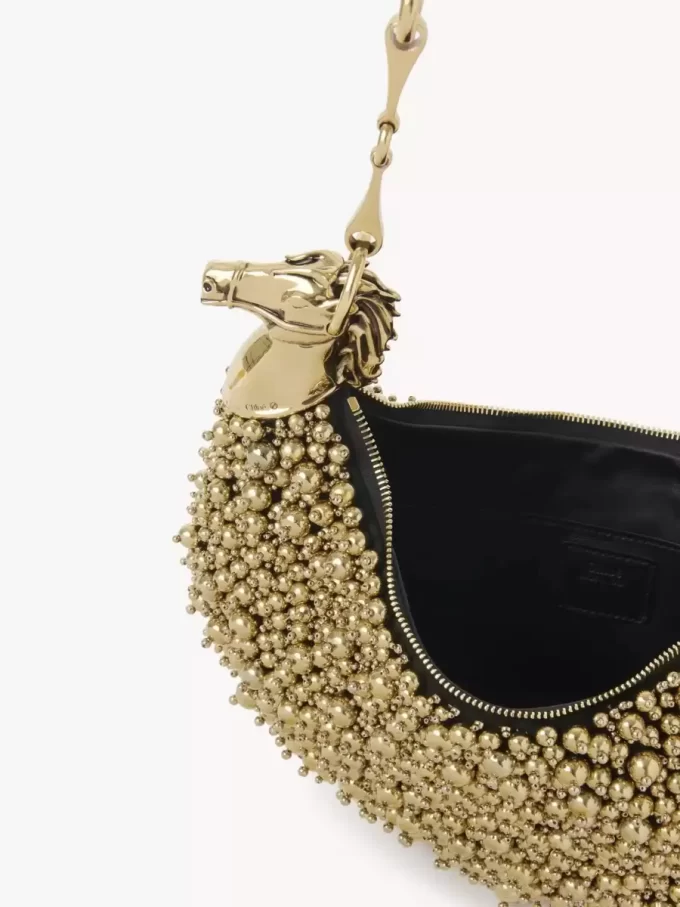 Bolso de hombro Chain Horse en piel de ante con cuentas Bolso de hombro Chain Horse en piel de ante con cuentas