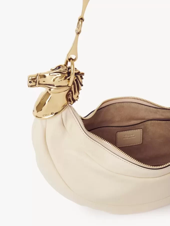 Bolso de hombro Chain Horse en piel granulada Bolso de hombro Chain Horse en piel granulada