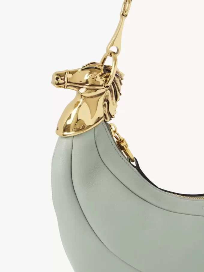 Bolso de hombro Chain Horse en piel granulada Bolso de hombro Chain Horse en piel granulada