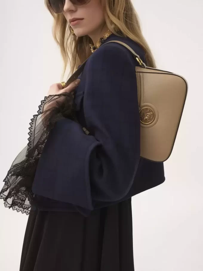 Bolso de hombro Horse Medal en piel granulada Bolso de hombro Horse Medal en piel granulada