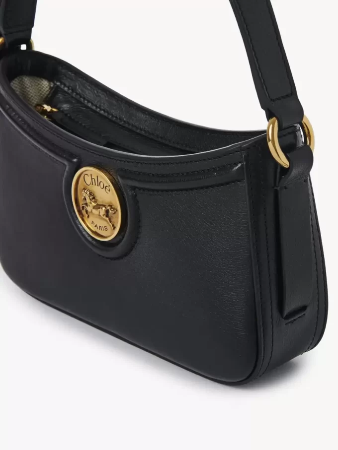 Bolso de hombro Horse Medal en piel granulada Bolso de hombro Horse Medal en piel granulada