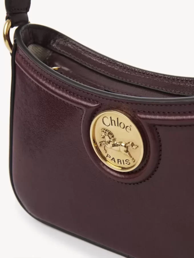 Bolso de hombro Horse Medal en piel granulada Bolso de hombro Horse Medal en piel granulada