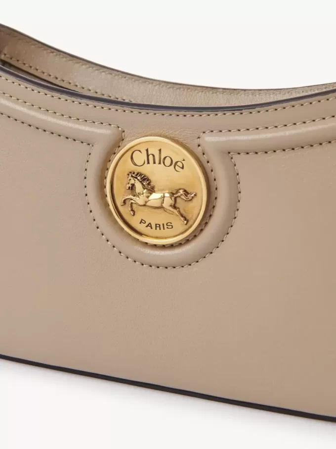 Bolso de hombro Horse Medal en piel granulada Bolso de hombro Horse Medal en piel granulada