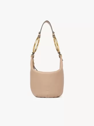 Bolso de mano pequeño tipo pulsera en piel granulada Bolso de mano pequeño tipo pulsera en piel granulada