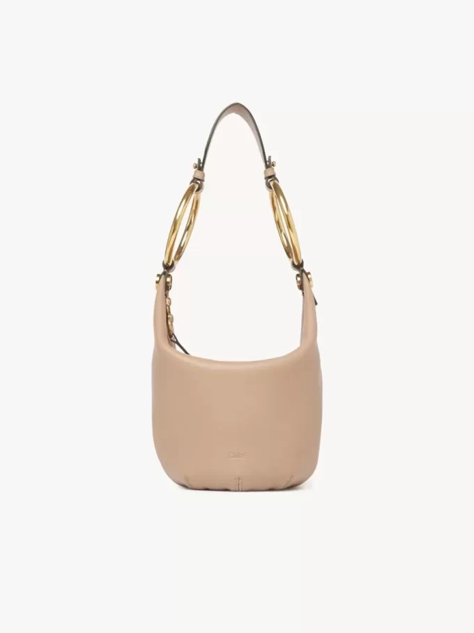 Bolso de mano pequeño tipo pulsera en piel granulada Bolso de mano pequeño tipo pulsera en piel granulada