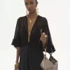 Bolso de mano pequeño tipo pulsera en piel metalizada Bolso de mano pequeño tipo pulsera en piel metalizada