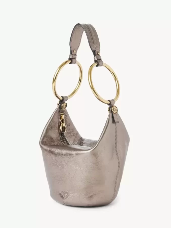 Bolso de mano pequeño tipo pulsera en piel metalizada Bolso de mano pequeño tipo pulsera en piel metalizada