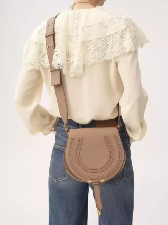 Bolso de sillín Marcie en piel granulada Bolso de sillín Marcie en piel granulada