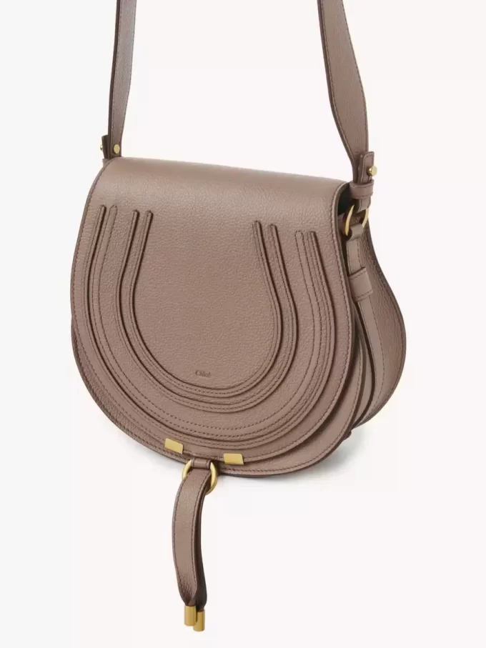 Bolso de sillín Marcie en piel granulada Bolso de sillín Marcie en piel granulada