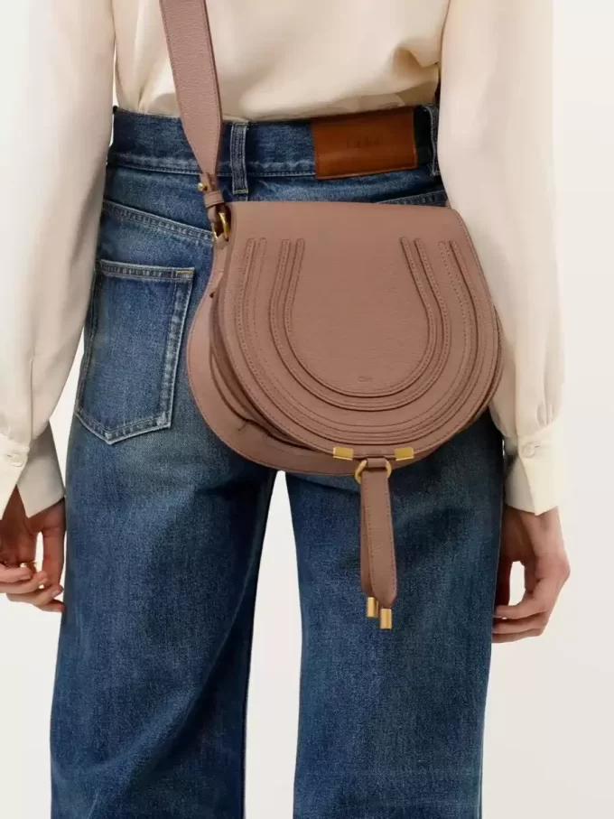 Bolso de sillín Marcie en piel granulada Bolso de sillín Marcie en piel granulada