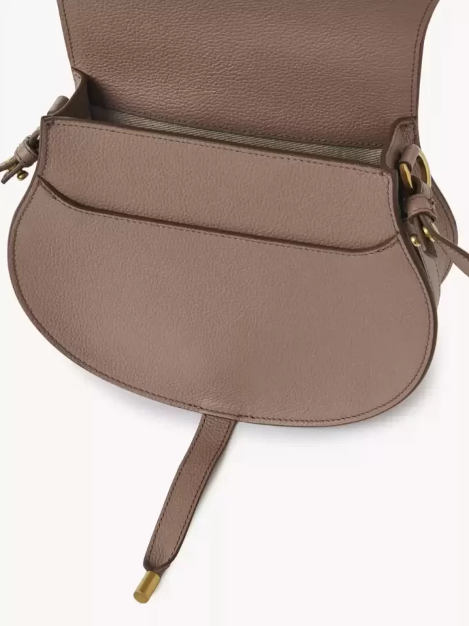 Bolso de sillín Marcie en piel granulada Bolso de sillín Marcie en piel granulada