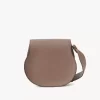 Bolso de sillín Marcie en piel granulada Bolso de sillín Marcie en piel granulada