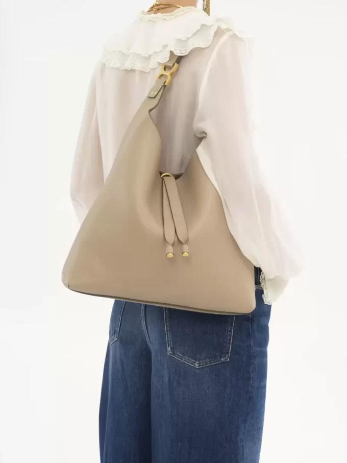 Bolso hobo Marcie en piel granulada Bolso hobo Marcie en piel granulada