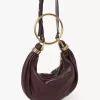 Bolso Hobo pequeño tipo pulsera en piel granulada Bolso Hobo pequeño tipo pulsera en piel granulada