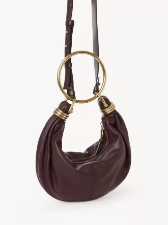 Bolso Hobo pequeño tipo pulsera en piel granulada Bolso Hobo pequeño tipo pulsera en piel granulada