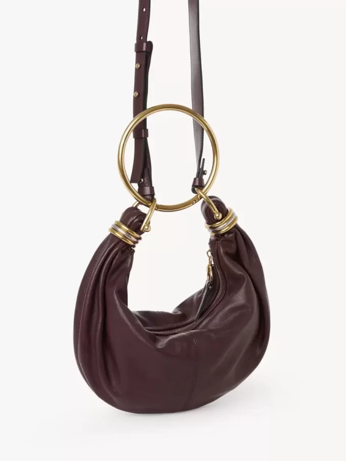 Bolso Hobo pequeño tipo pulsera en piel granulada Bolso Hobo pequeño tipo pulsera en piel granulada