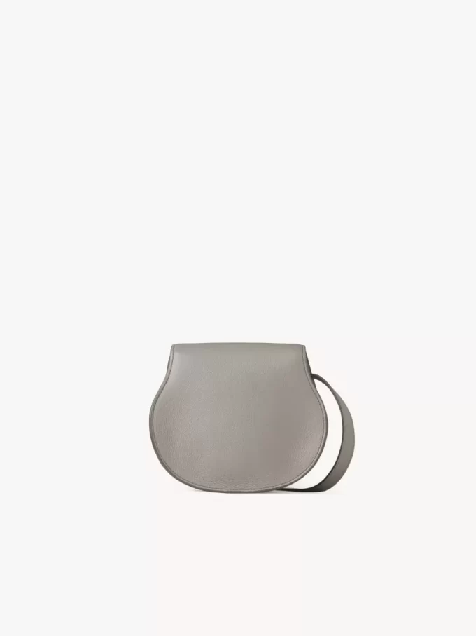 Bolso pequeño Marcie Saddle en piel granulada Bolso pequeño Marcie Saddle en piel granulada