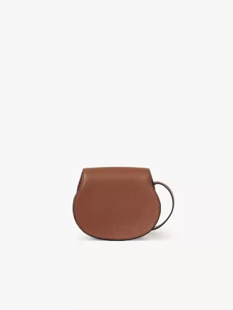 Bolso pequeño Marcie Saddle en piel granulada Bolso pequeño Marcie Saddle en piel granulada