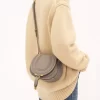 Bolso pequeño Marcie Saddle en piel granulada Bolso pequeño Marcie Saddle en piel granulada