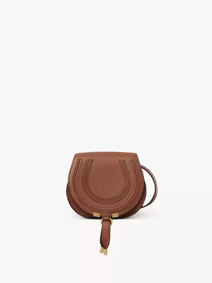 Bolso pequeño Marcie Saddle en piel granulada Bolso pequeño Marcie Saddle en piel granulada