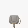 Bolso pequeño Marcie Saddle en piel granulada Bolso pequeño Marcie Saddle en piel granulada