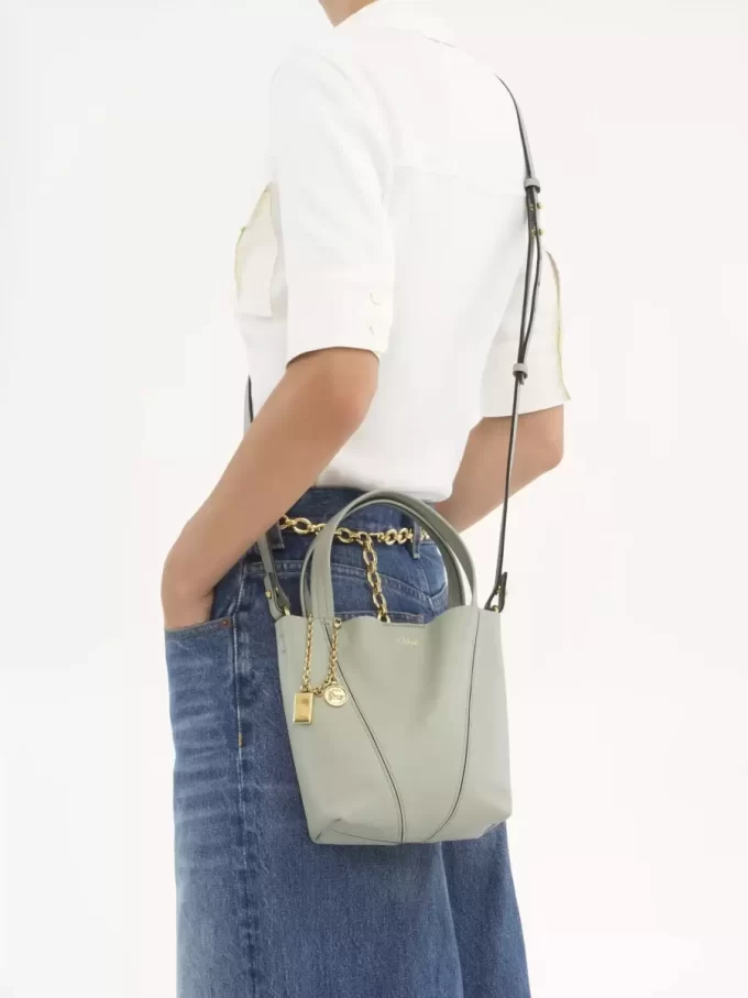 Bolso tote pequeño Chloé Spin de piel granulada Bolso tote pequeño Chloé Spin de piel granulada
