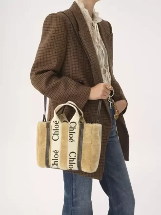 Bolso tote pequeño Woody de piel de oveja Bolso tote pequeño Woody de piel de oveja