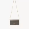 Cartera con solapa y cadena Chloé Iconic en piel brillante Cartera con solapa y cadena Chloé Iconic en piel brillante