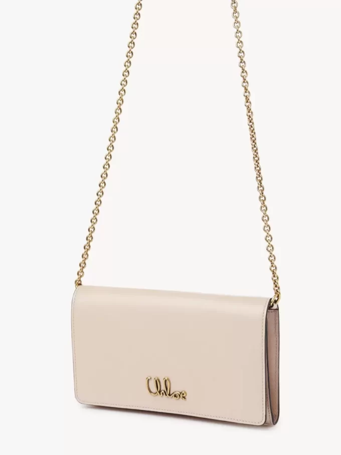 Cartera con solapa y cadena Chloé Iconic en piel brillante Cartera con solapa y cadena Chloé Iconic en piel brillante