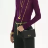 Cartera con solapa y cadena Chloé Iconic en piel brillante Cartera con solapa y cadena Chloé Iconic en piel brillante
