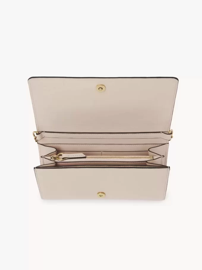 Cartera con solapa y cadena Chloé Iconic en piel brillante Cartera con solapa y cadena Chloé Iconic en piel brillante