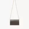 Cartera con solapa y cadena Chloé Iconic en piel brillante Cartera con solapa y cadena Chloé Iconic en piel brillante