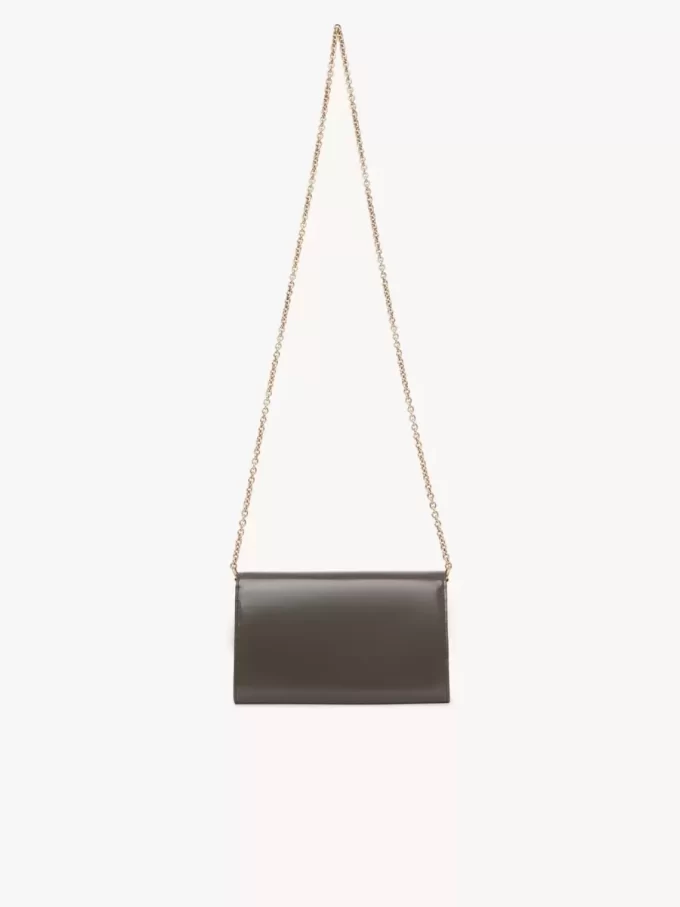 Cartera con solapa y cadena Chloé Iconic en piel brillante Cartera con solapa y cadena Chloé Iconic en piel brillante