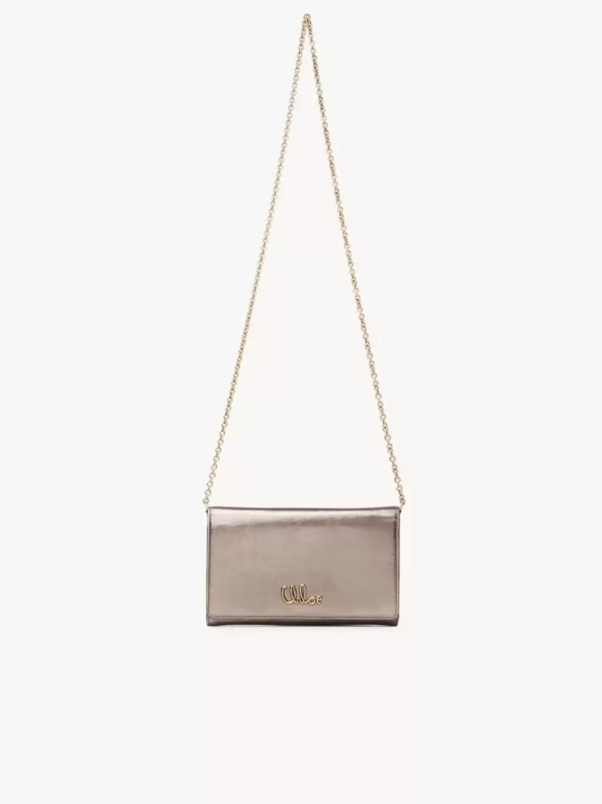 Cartera con solapa y cadena Chloé Iconic en piel metalizada Cartera con solapa y cadena Chloé Iconic en piel metalizada