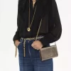 Cartera con solapa y cadena Chloé Iconic en piel metalizada Cartera con solapa y cadena Chloé Iconic en piel metalizada
