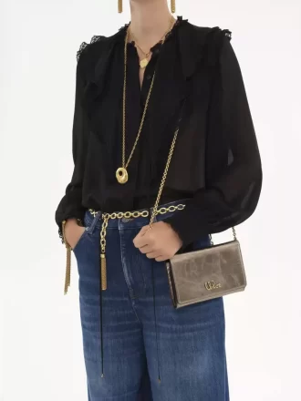 Cartera con solapa y cadena Chloé Iconic en piel metalizada Cartera con solapa y cadena Chloé Iconic en piel metalizada