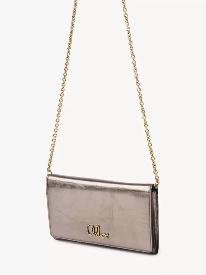 Cartera con solapa y cadena Chloé Iconic en piel metalizada Cartera con solapa y cadena Chloé Iconic en piel metalizada
