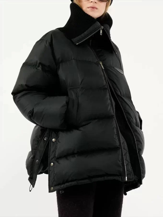 Chaqueta acolchada de cuello alto en nailon brillante Chaqueta acolchada de cuello alto en nailon brillante