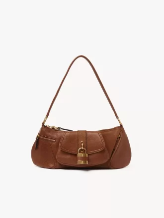 El bolso de hombro 99 en piel granulada El bolso de hombro 99 en piel granulada