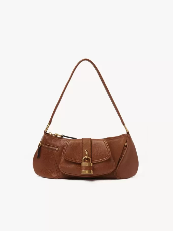 El bolso de hombro 99 en piel granulada El bolso de hombro 99 en piel granulada